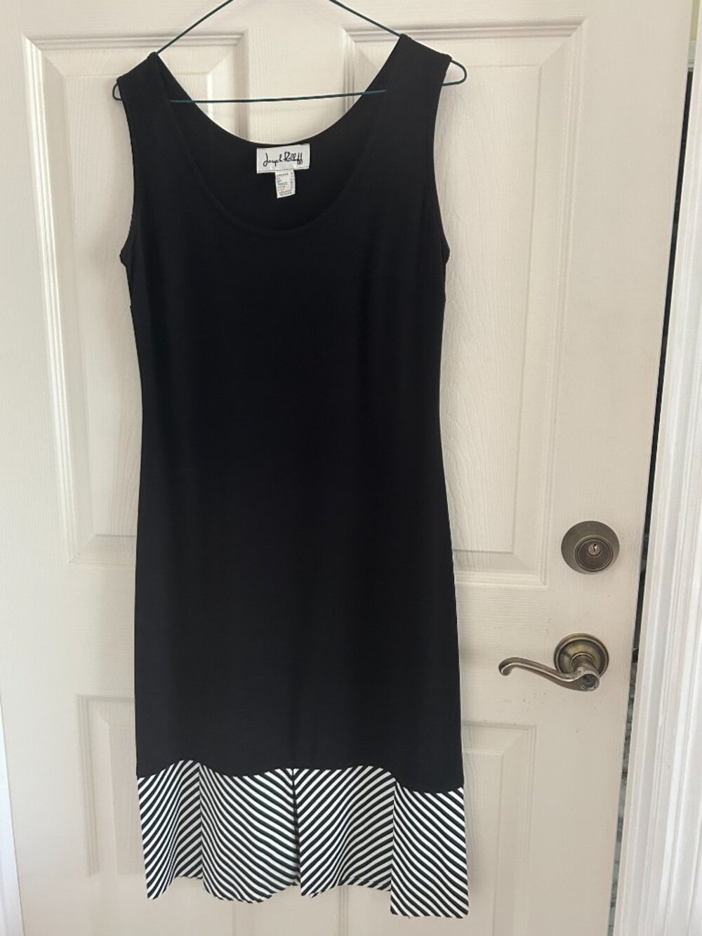 Joseph Ribkoff, Canadian designer; Size 6 Form Fitting, Striking & Flattering BW